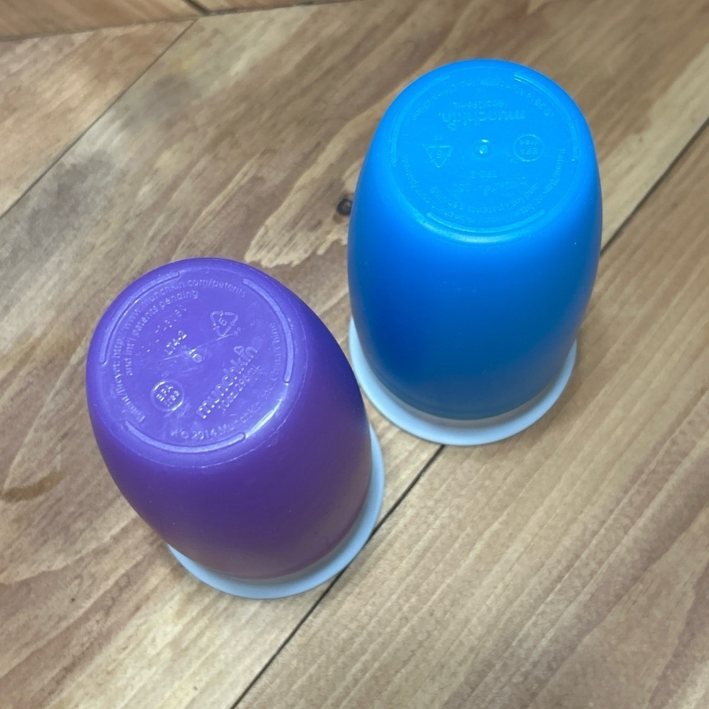 Set of 4 Munchkins Sippy Cups - Picture 4 of 11